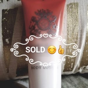 NEW ENGLISH LAUNDRY Signature Scent Body Lotion